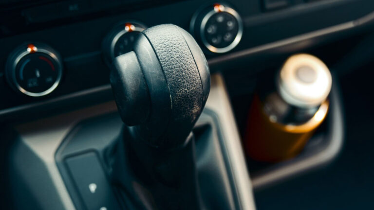 tr2900_vw_transporter_6_1_dual_clutch_transmission_dsg_16x9_2560x1440